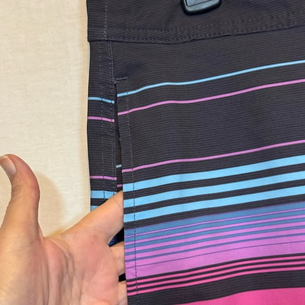 G-147 Men’s No Boundaries NWT Black Pink & Teal‎ Stripe Board Shorts Size 32